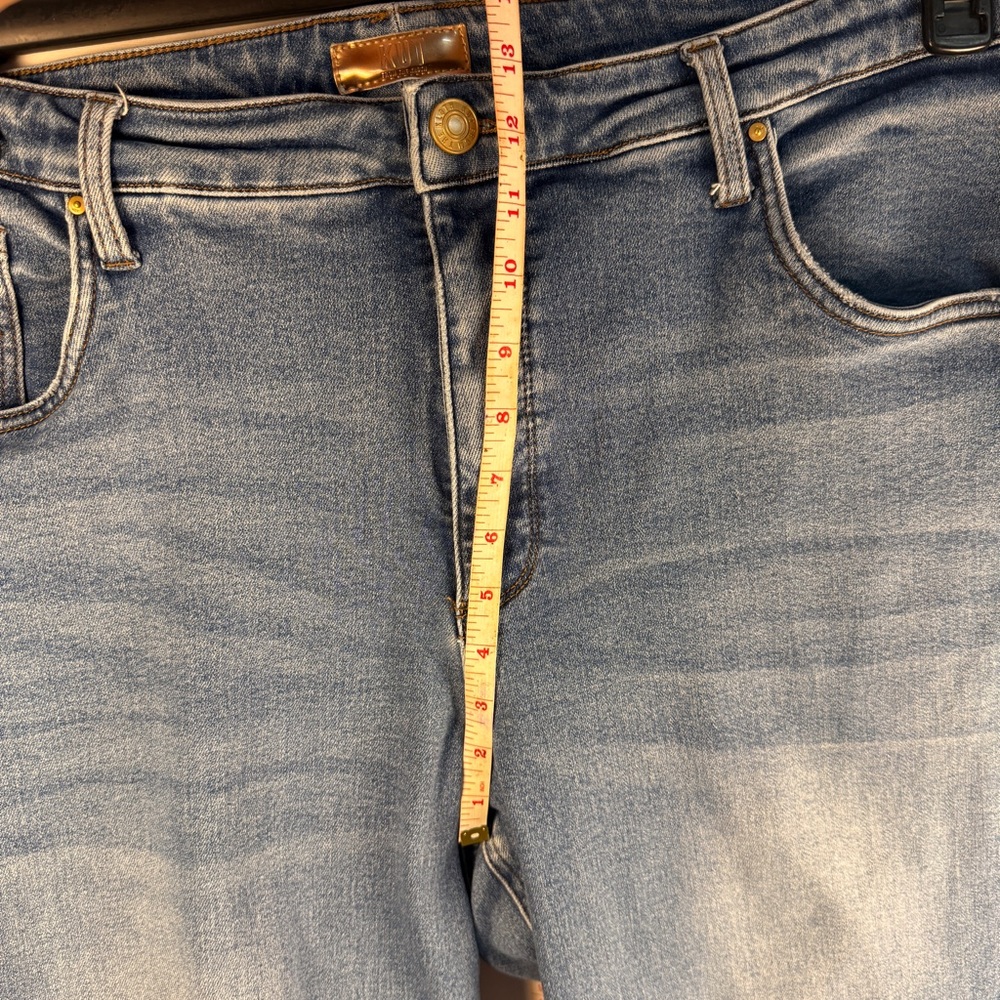 Kut from the Kloth NAOMI Fab Ab Crop Straight Leg Jeans, size 22, Denim - Picture 7 of 13